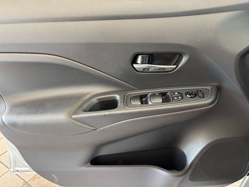 Used 2025 Nissan Versa SV FWD image 18