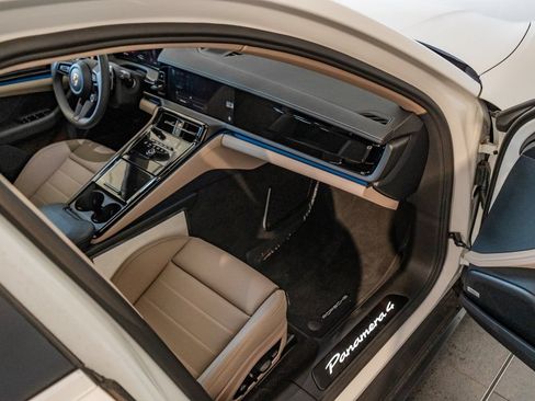 Certified 2025 Porsche Panamera 4 AWD/4WD image 28