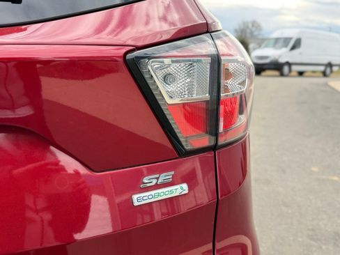 Used 2018 Ford Escape SE image 9