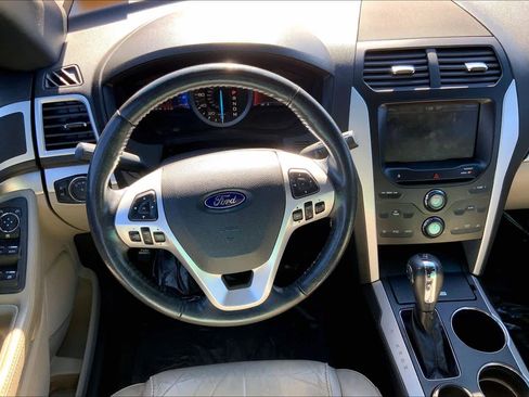Used 2014 Ford Explorer XLT w/ Equipment Group 202A image 5