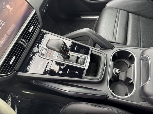 Used 2023 Porsche Cayenne Platinum Edition image 22