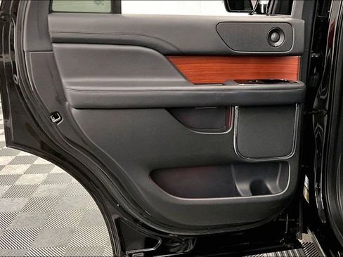 Used 2024 Lincoln Navigator Reserve image 21