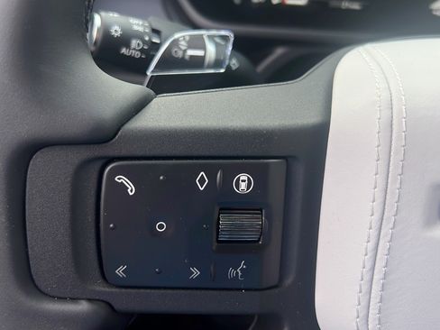 New 2026 Land Rover Defender 110 AWD/4WD image 34