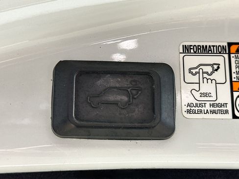 Used 2017 Toyota RAV4 Limited image 30