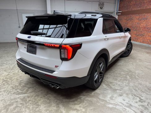 Used 2025 Ford Explorer ST w/ Sun And Sound Package AWD/4WD image 5