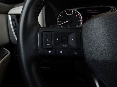 Used 2025 Nissan Rogue SV FWD image 33