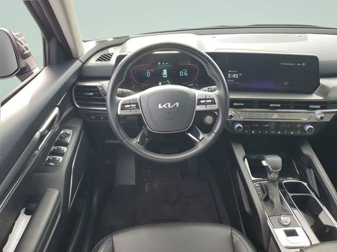Used 2025 Kia Telluride LX FWD image 12