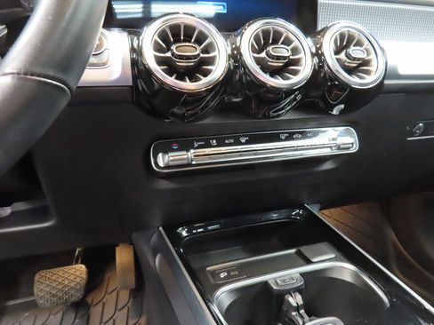 Used 2022 Mercedes-Benz GLB 250 4MATIC image 47