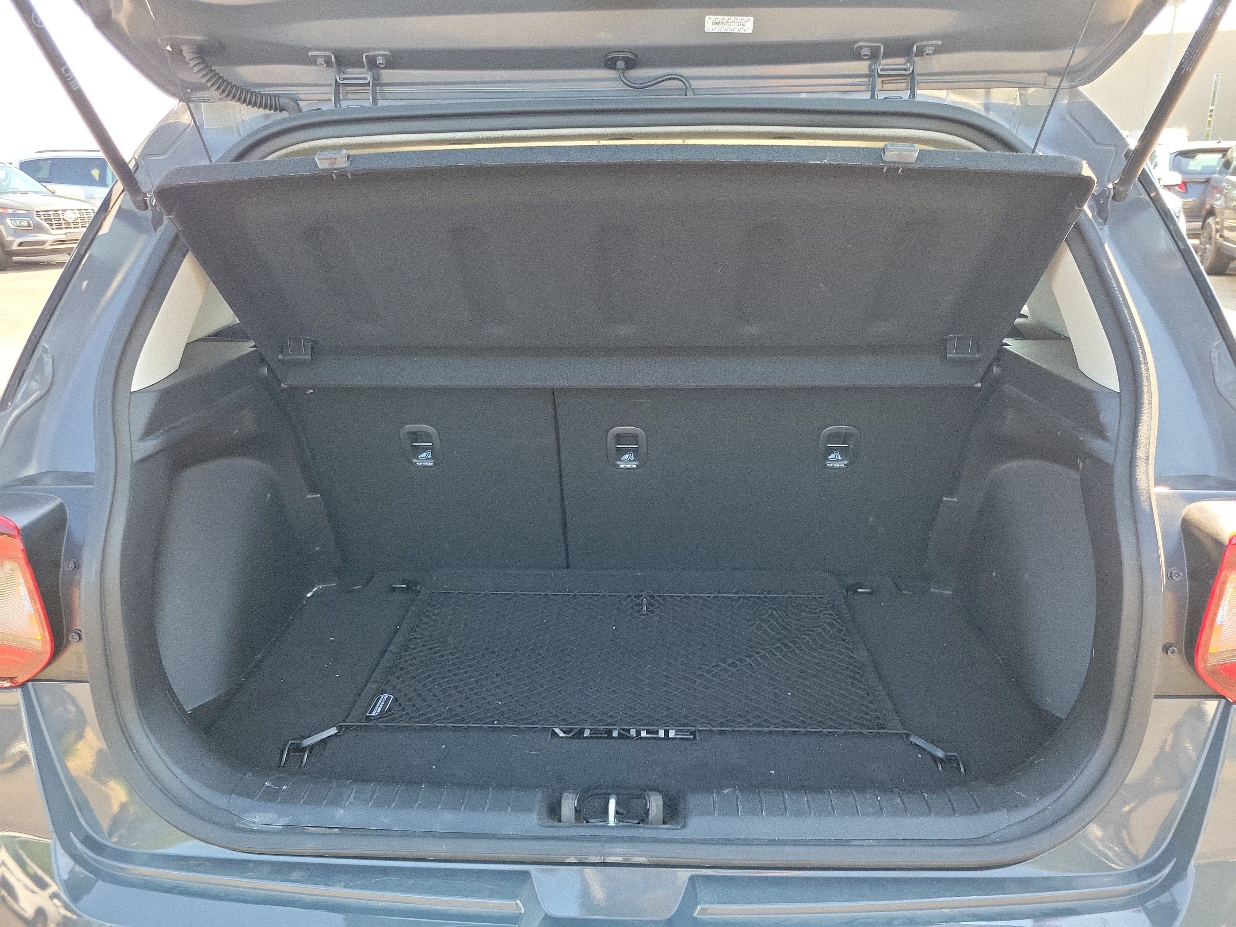 Used 2024 Hyundai Venue SEL FWD image 8