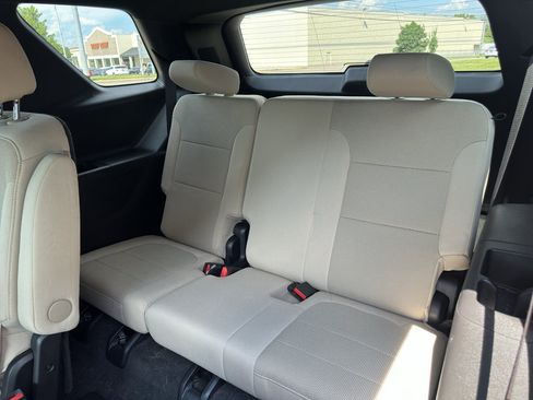 Used 2023 Chevrolet Traverse LT w/ LPO, Cargo Package AWD/4WD image 19
