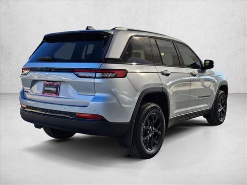New 2025 Jeep Grand Cherokee Laredo image 2