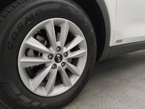 Used 2020 Kia Sorento LX image 31