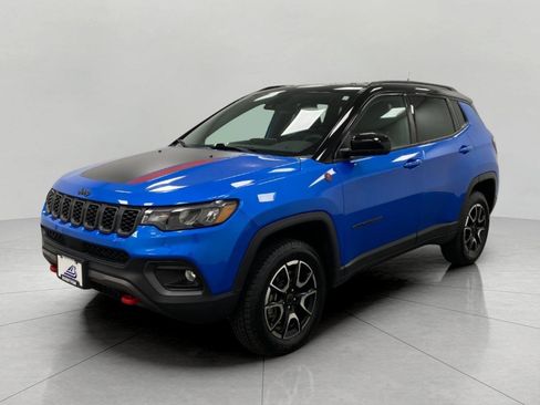 Used 2025 Jeep Compass Trailhawk AWD/4WD image 8