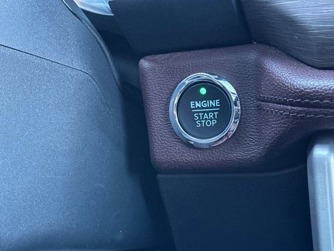 Used 2024 Ford Expedition Limited image 28