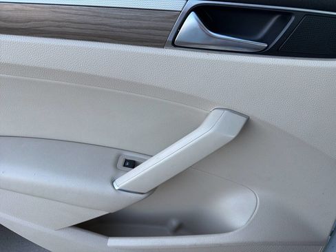 Used 2018 Volkswagen Passat 2.0T SE image 25