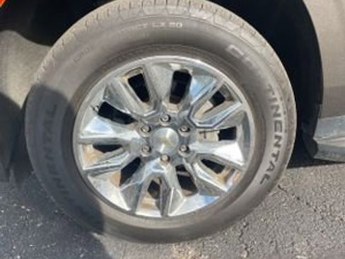 Used 2021 Chevrolet Suburban LT image 13