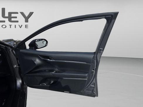 Used 2019 Toyota Camry SE image 31