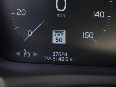 Used 2022 Volvo S60 B5 Momentum w/ Premium Package image 30