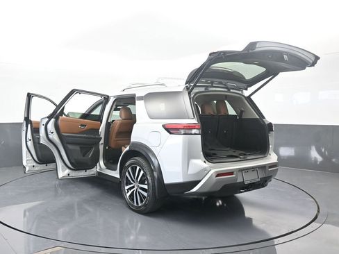 Used 2023 Nissan Pathfinder Platinum image 95