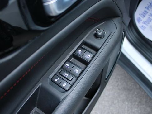 Used 2025 Jeep Compass Trailhawk w/ Trailhawk Convenience Group AWD/4WD image 11