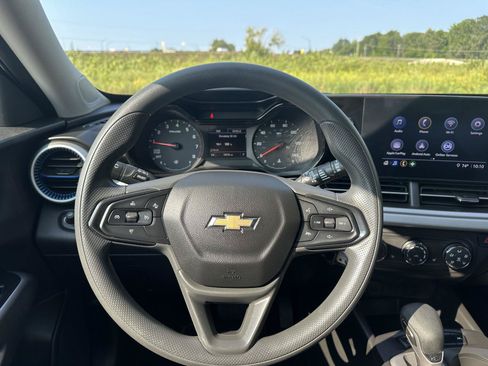 Used 2024 Chevrolet Trax LS w/ LS Convenience Package FWD image 26