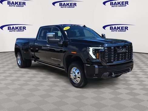 Used 2024 GMC Sierra 3500 Denali Ultimate AWD/4WD image 3
