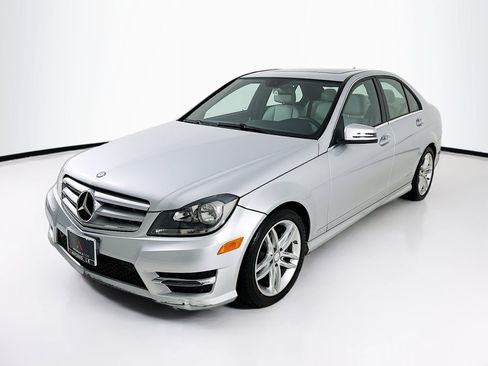Used 2013 Mercedes-Benz C 250 Sedan image 3