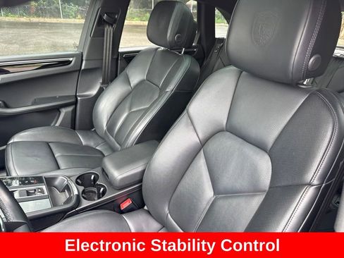 Used 2024 Porsche Macan AWD/4WD image 10