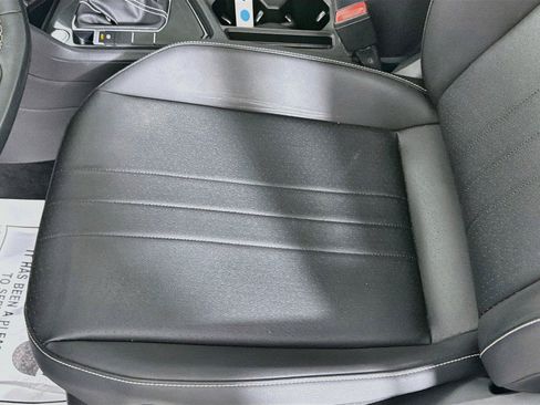 Used 2023 Volkswagen Tiguan SE R-Line FWD image 17