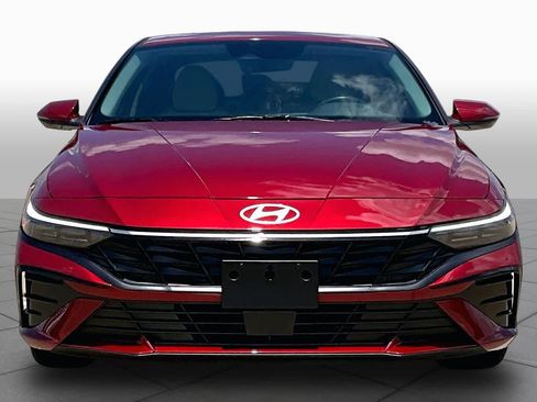 Used 2025 Hyundai Elantra Limited FWD image 4