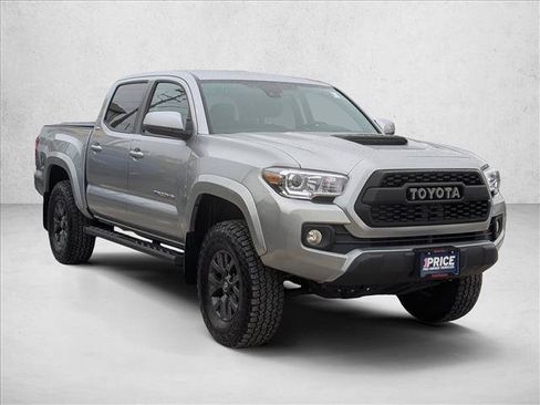 Used 2022 Toyota Tacoma SR5 AWD/4WD image 3