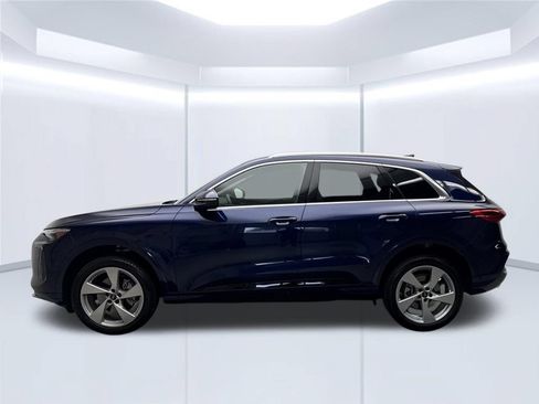 Used 2025 Audi Q5 Premium Plus w/ Premium Plus AWD/4WD image 2