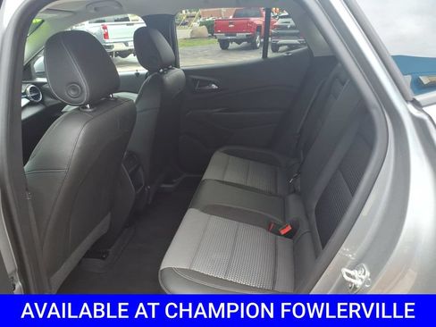 Used 2025 Chevrolet Trax LT FWD image 10