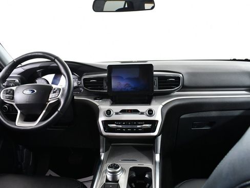 Used 2023 Ford Explorer XLT w/ Equipment Group 202A image 7