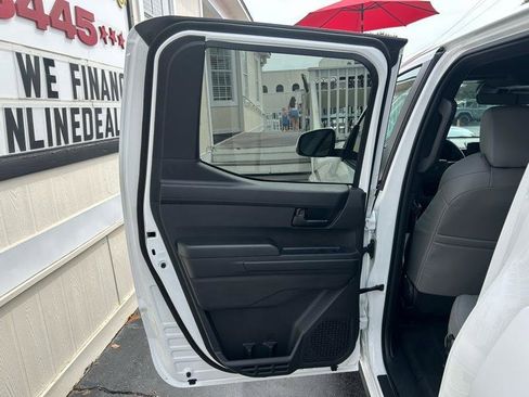 Used 2025 Toyota Tacoma SR5 AWD/4WD image 26
