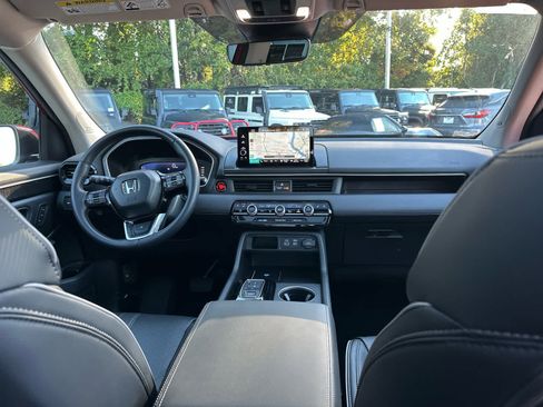 Used 2025 Honda Pilot Elite image 22