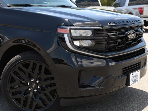 New 2026 Ford Expedition Platinum w/ Stealth Performance Package AWD/4WD image 3