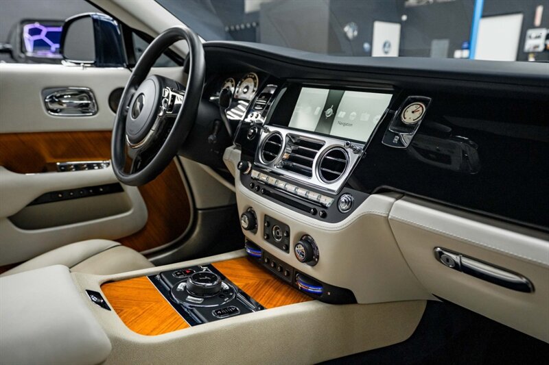 Used 2015 Rolls-Royce Wraith RWD image 39