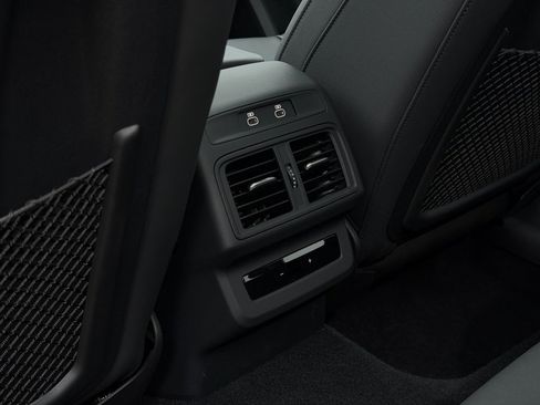 Used 2025 Audi Q5 Premium w/ Convenience Package image 29