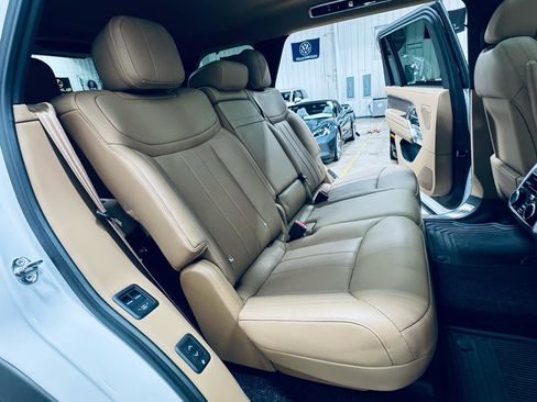 Used 2025 Land Rover Range Rover Long Wheelbase SE image 38
