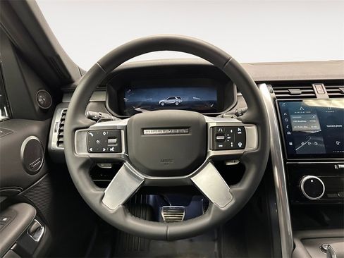 Used 2024 Land Rover Discovery Dynamic SE image 12