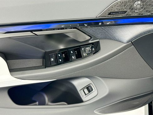 New 2026 BMW 550e xDrive image 22