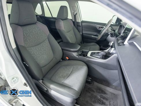Used 2023 Toyota RAV4 AWD Hybrid image 33