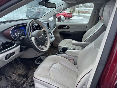 Used 2020 Chrysler Pacifica Limited image 11