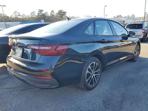 Used 2024 Volkswagen Jetta Sport image 8