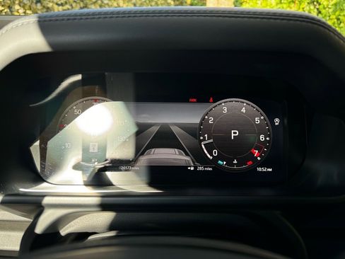 Used 2024 Land Rover Defender 110 V8 image 11