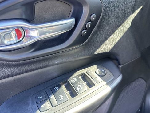 Used 2019 Jeep Cherokee Limited image 22