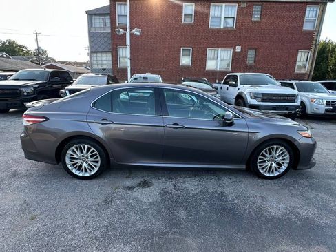 Used 2018 Toyota Camry XLE FWD image 4