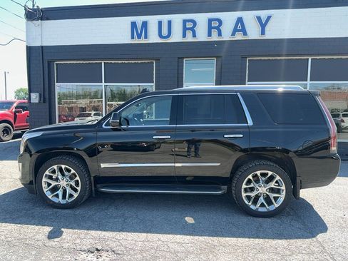 Used 2016 Cadillac Escalade Luxury AWD/4WD image 2