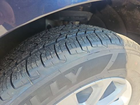Used 2019 Chevrolet Equinox LT FWD image 28